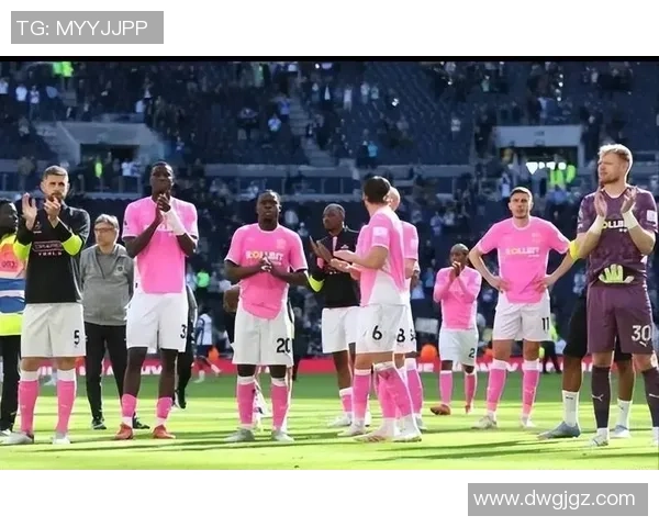 足球明星夜店狂欢：球场外的另一面展现魅力与风采